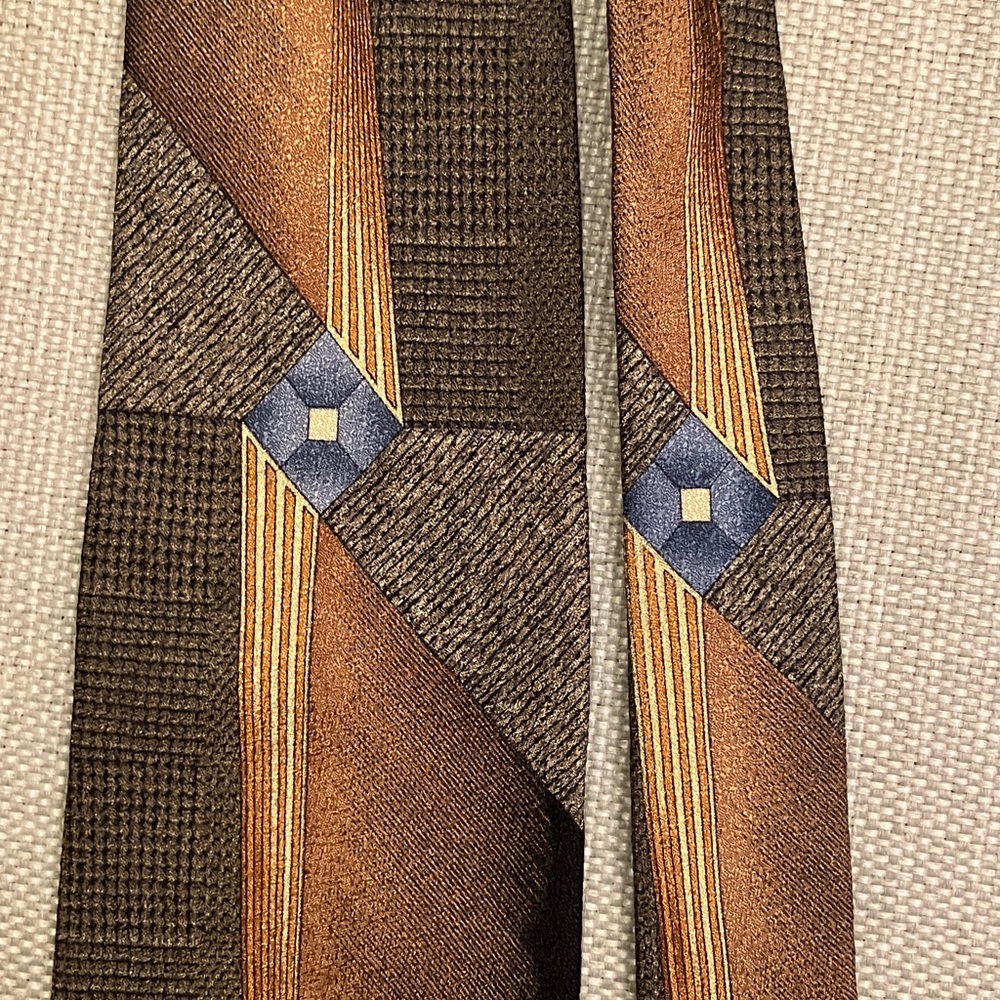 Bill Blass Black Label vintage silk tie, brown tones with blue